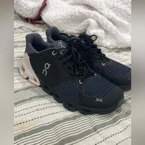 Mens on cloud shoes. Size 8.5